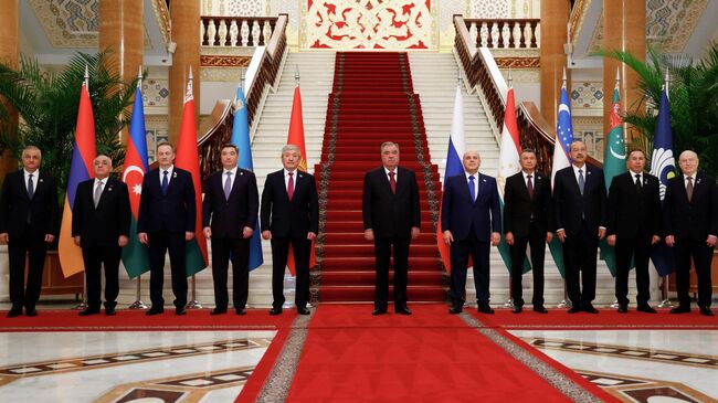 Церемония фотографирования перед заседанием Совета глав правительств Содружества Независимых Государств  в Душанбе. 5 июня 2025