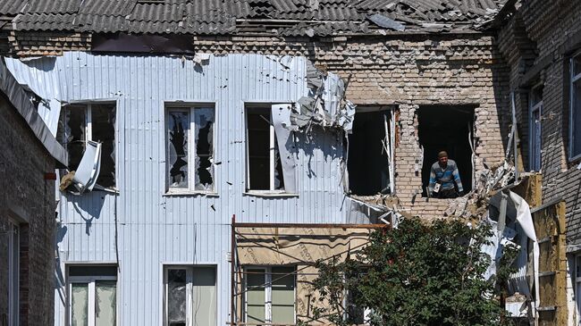 Разрушенное здание Волновахской центральной районной больницы