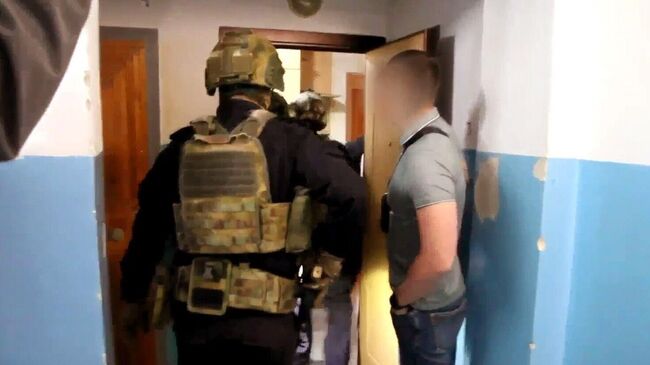 На Урале арестовали преступную группу за легализацию 2 тысяч мигрантов