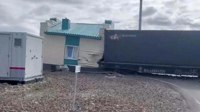 На месте схода вагонов с пути на станции Забайкальск в Забайкальском крае