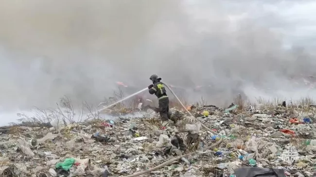 Ликвидация пожара на полигоне ТБО в Чите