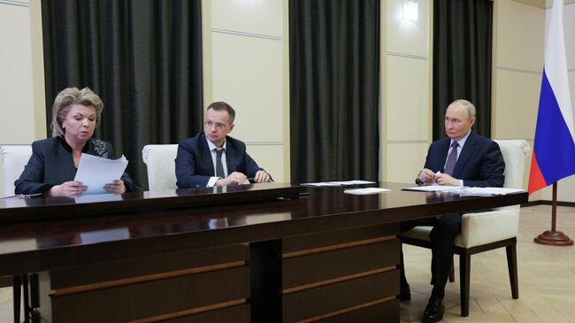 Президент РФ Владимир Путин в режиме видеоконференции проводит заседание Совета по реализации государственной политики в сфере поддержки русского языка и языков народов России