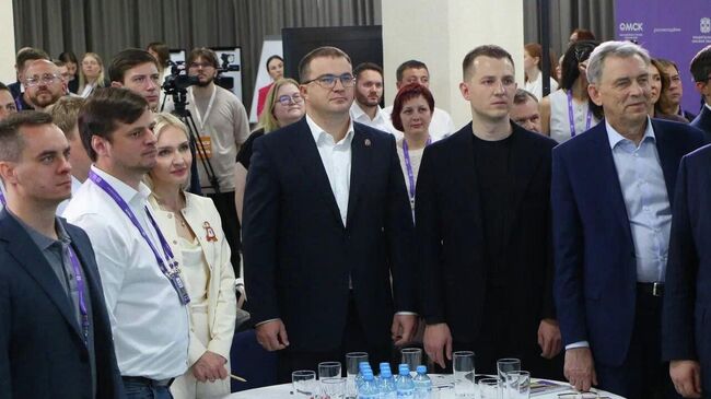 Губернатор Омской области Виталий Хоценко и руководитель Федерального агентства по делам молодежи Григорий Гуров открыли в Омске всероссийский семинар-совещание по вопросам молодежной политики