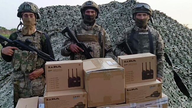 Правительство Бурятии передало военным очередную ценную посылку с гуманитарной помощью. Кадр видео