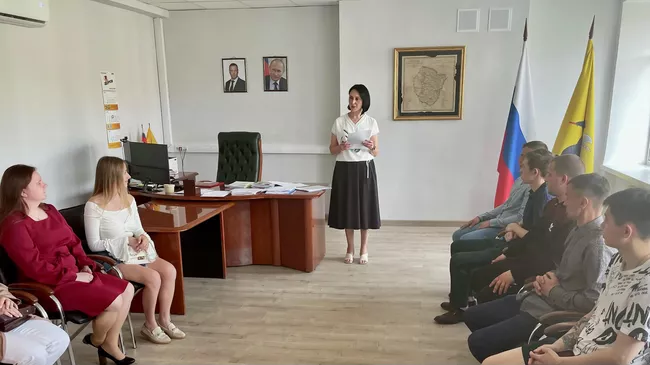 Дети-сироты получают сертификаты