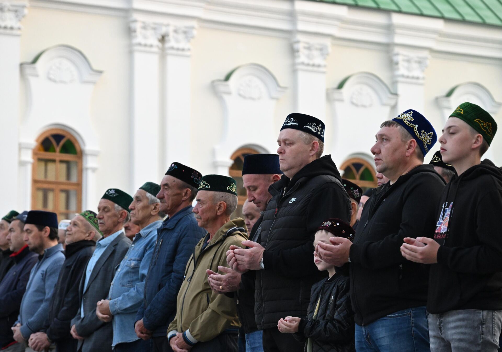 Верующие на празднике Курбан-байрам у мечети аль-Марджани в Старо-Татарской слободе Казани - РИА Новости, 1920, 04.07.2025