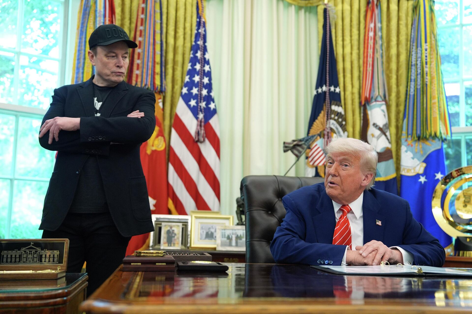Илон Маск и Дональд Трамп Илон Маск и Дональд Трамп - РИА Новости, 1920, 11.06.2025