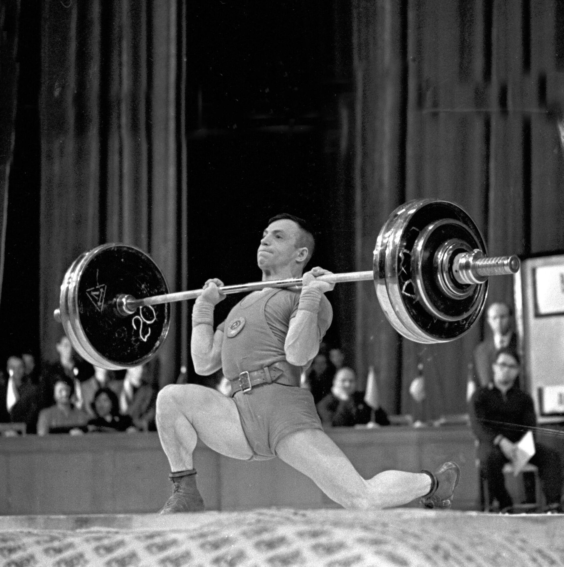 Чемпион мира 1963 года по тяжелой атлетике в легчайшем весе Алексей Вахонин Чемпион мира 1963 года по тяжелой атлетике в легчайшем весе Алексей Вахонин - РИА Новости, 1920, 07.06.2025