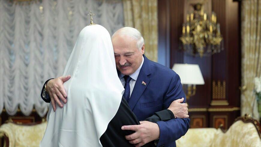 Патриарх Кирилл вручил Лукашенко орден Даниила Московского I степени