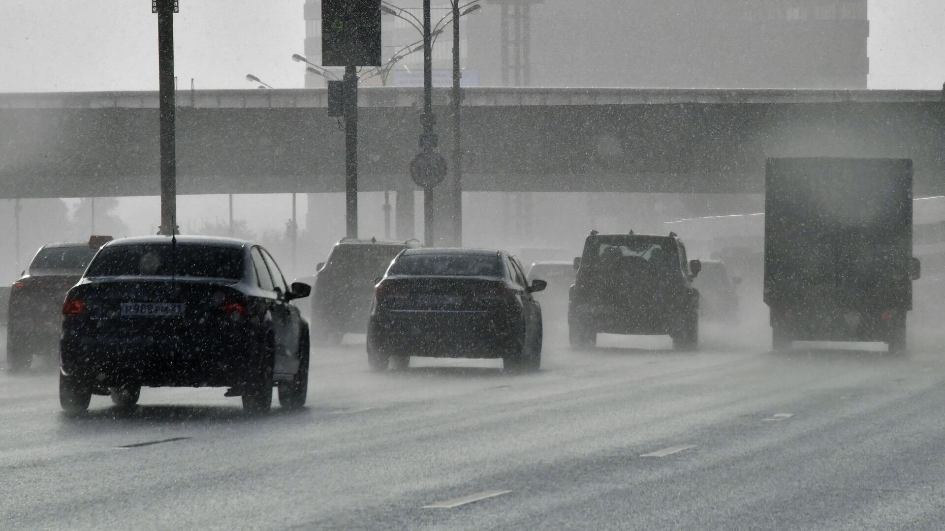 Движение транспорта на МКАД - РИА Новости, 1920, 21.12.2025