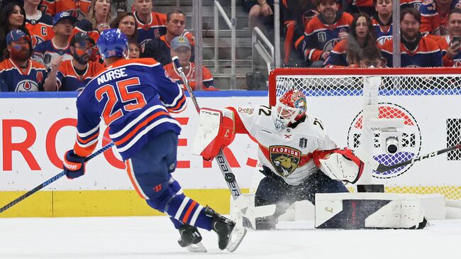 Голкипер Флориды Пантерз Сергей Бобровский