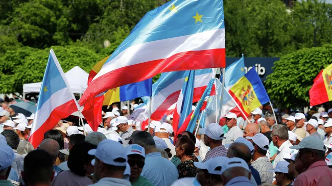 Общенациональный митинг в защиту статуса Гагаузской автономии на центральной площади в Комрате
