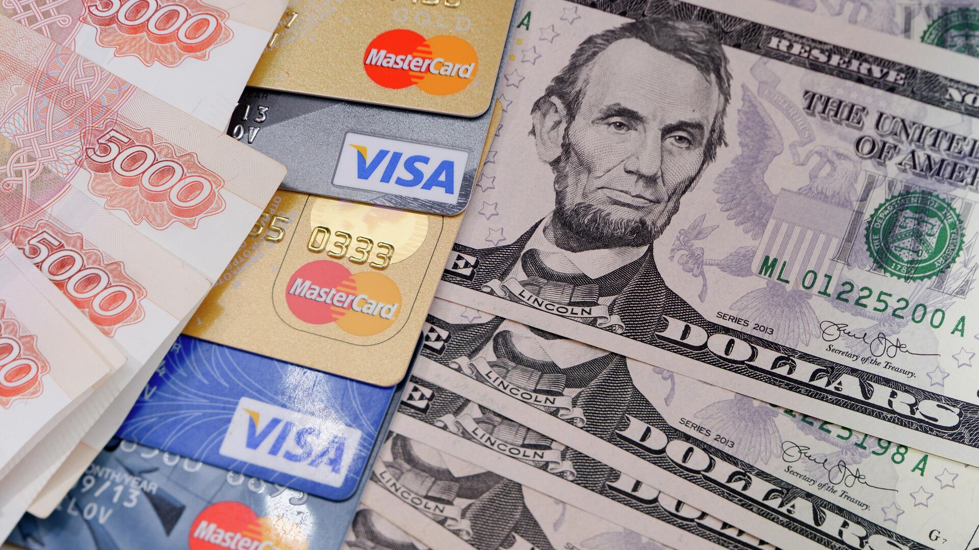 Денежные купюры России и США - РИА Новости, 1920, 08.12.2025