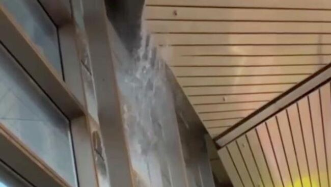 Подтопление терминала из-за ливня в аэропорту Внуково 