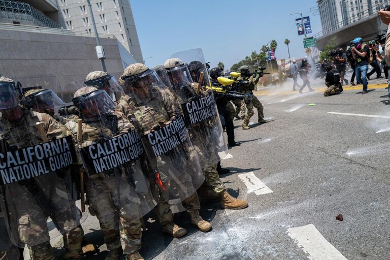Национальная гвардия США во время протестов в Лос-Анджелесе Национальная гвардия США во время протестов в Лос-Анджелесе