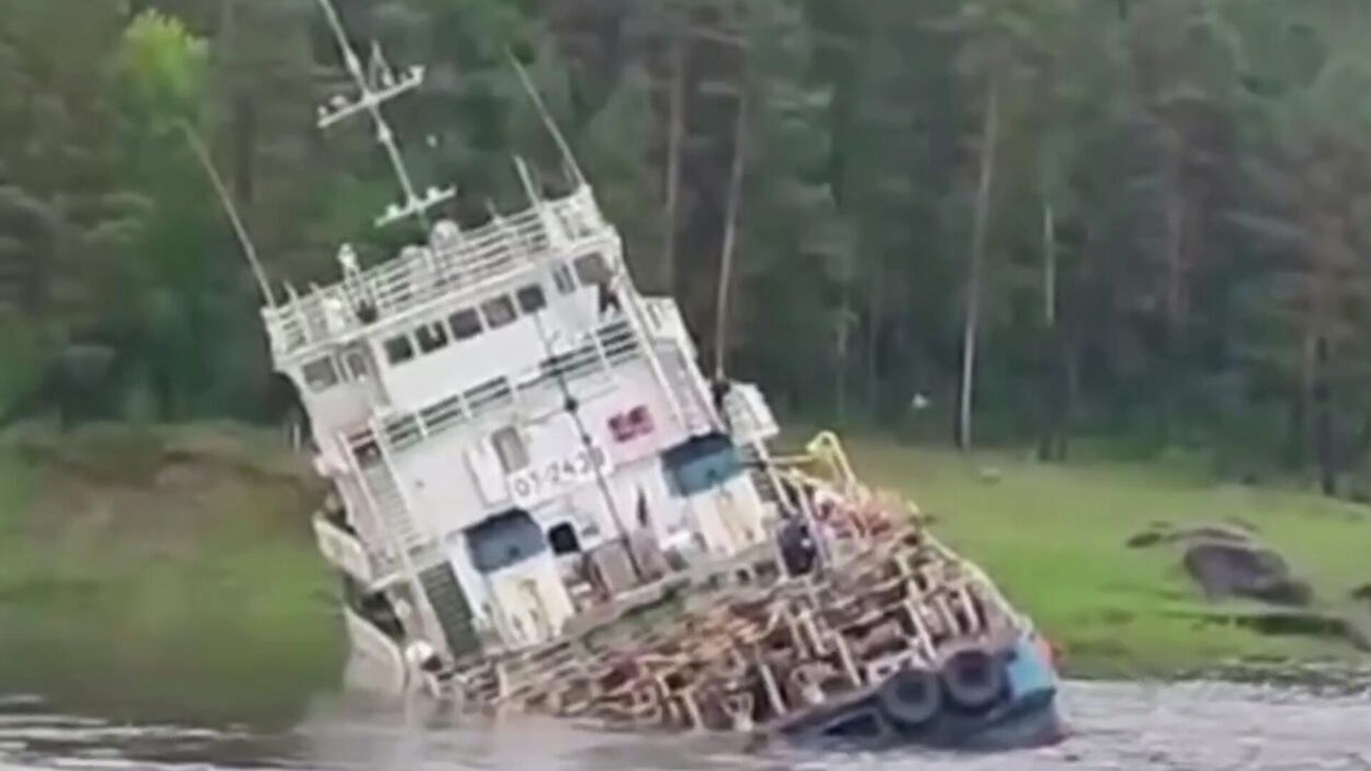 Последствия аварии теплохода на реке Енисей в Красноярске Последствия аварии теплохода на реке Енисей в Красноярске - РИА Новости, 1920, 09.06.2025