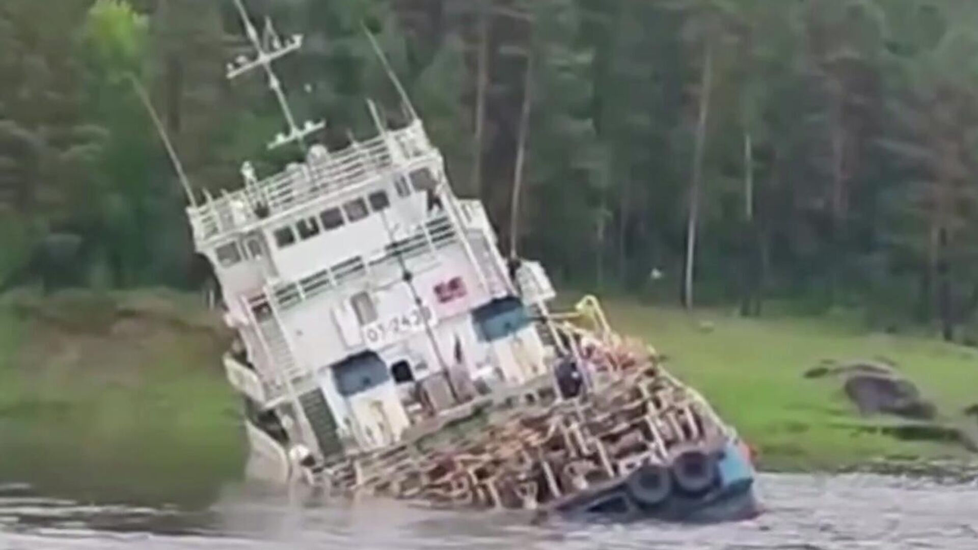 Последствия аварии теплохода на реке Енисей в Красноярске Последствия аварии теплохода на реке Енисей в Красноярске - РИА Новости, 1920, 09.06.2025