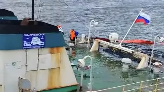 Последствия аварии теплохода на реке Енисей в Красноярске
