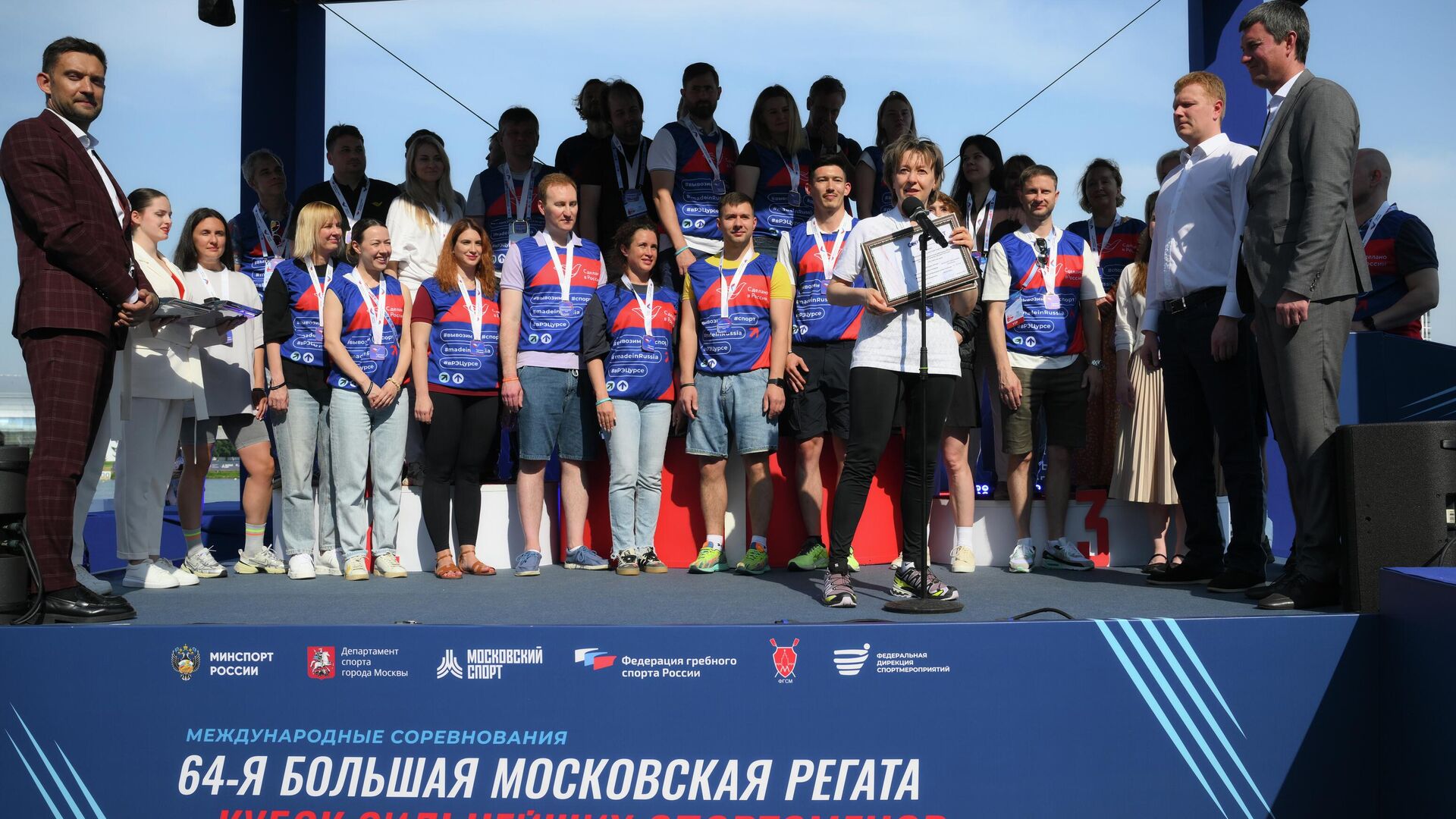 Генеральный директор АО Российский экспортный центр Вероника Никишина на церемонии награждения призеров 64-й Большой Московской регаты - Кубка сильнейших спортсменов - РИА Новости, 1920, 09.06.2025