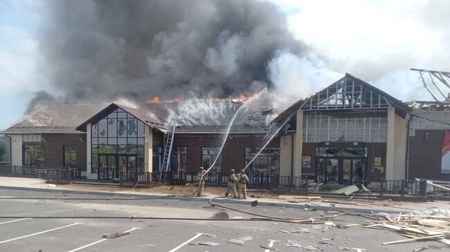 Последствия удара ВСУ по культурно-досуговому центру им. Гранина в Рыльском районе Курской области. 9 июня 2025