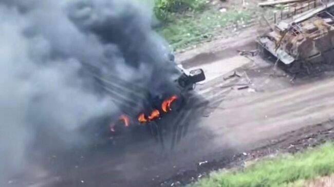 Расчет испытательного центра Рубикон обнаружил и уничтожил движущийся по дороге колесный бронетранспортер ВСУ финского производства Sisu XA-180