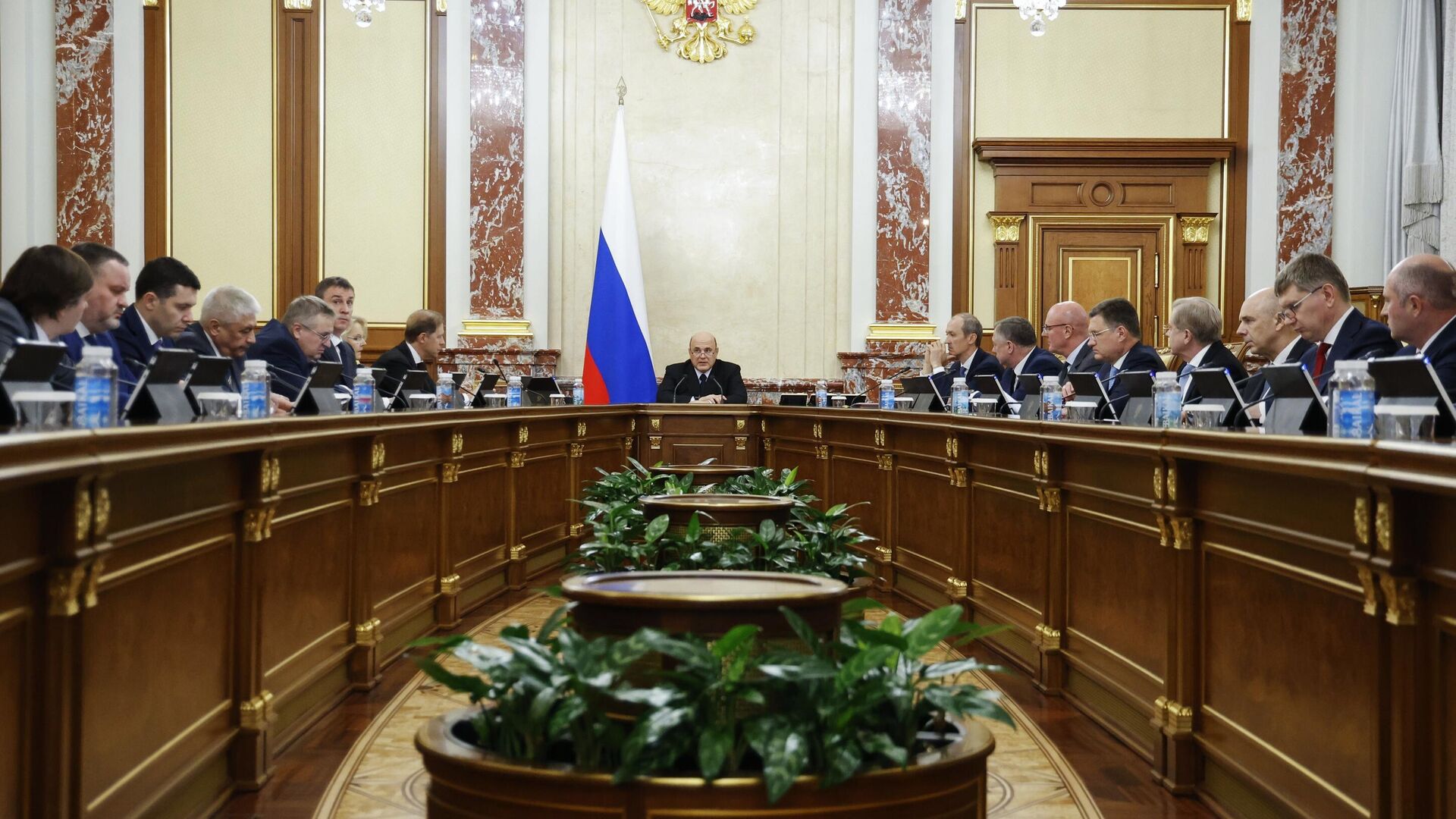 Председатель правительства РФ Михаил Мишустин проводит заседание кабинета министров РФ. 9 июня 2025 - РИА Новости, 1920, 09.06.2025