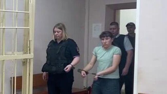 Женщина, задушившая пятилетнюю дочь поясом от халата в Подмосковье, в зале суда