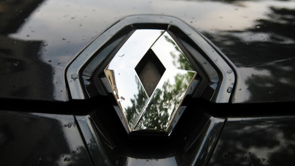 "Больше не сяду в "Рено". Во Франции сделали внезапный вывод из-за Украины