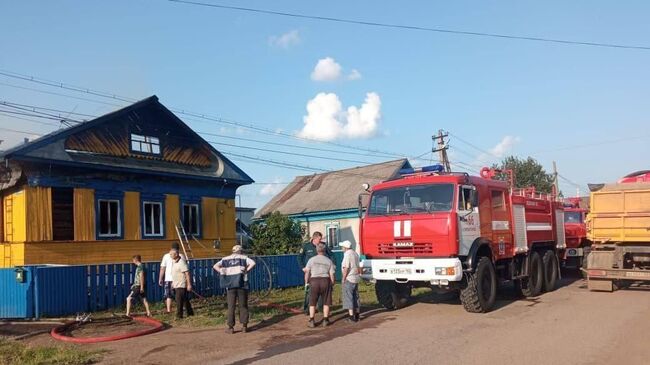 На месте пожара в частном доме в селе Старобалтачево в Башкирии