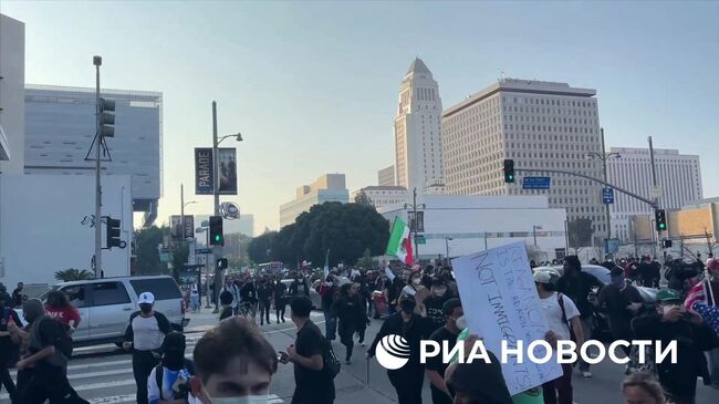 Последствие стрельбы резиновыми пулями по протестующим в Лос-Анджелесе