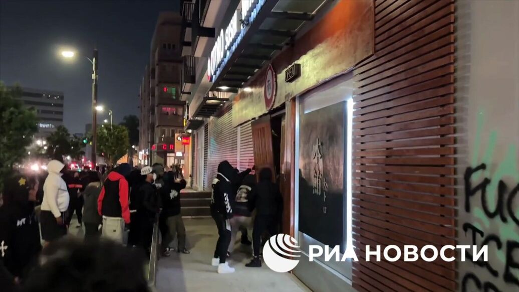 В Лос-Анджелесе начались погромы