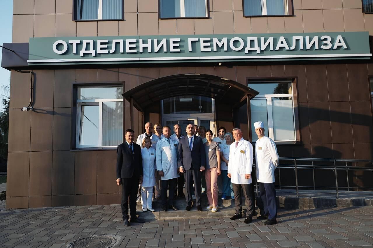 Губернатор Самарской области Вячеслав Федорищев оценил обновленное отделение диализа в больнице в Самаре Губернатор Самарской области Вячеслав Федорищев оценил обновленное отделение диализа в больнице в Самаре - РИА Новости, 1920, 10.06.2025