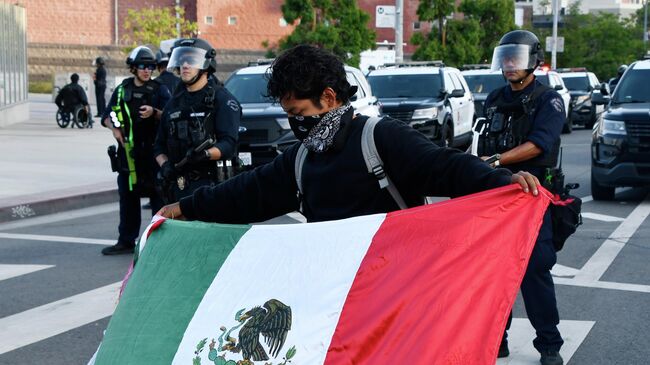 Акция протеста против миграционной политики Дональда Трампа в Лос-Анджелесе