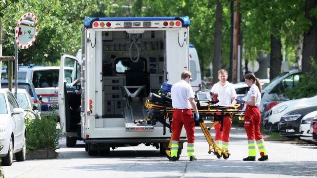 Спасатели на месте стрельбы в Граце, Австрия Спасатели на месте стрельбы в Граце, Австрия