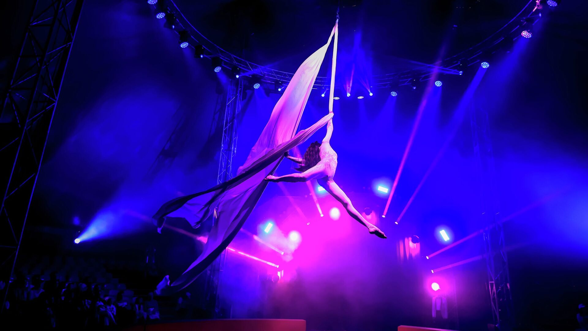 Цирковые представления в кинопарке Москино Цирковые представления в кинопарке Москино - РИА Новости, 1920, 11.06.2025