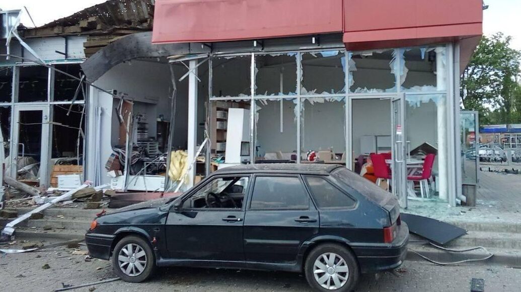 Последствия обстрела в поселке Пролетарский Ракитянского района - РИА Новости, 1920, 10.06.2025