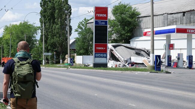 Автозаправочная станция, разрушенная в результате атаки беспилотника ВСУ в Белгороде. 10 июня 2025