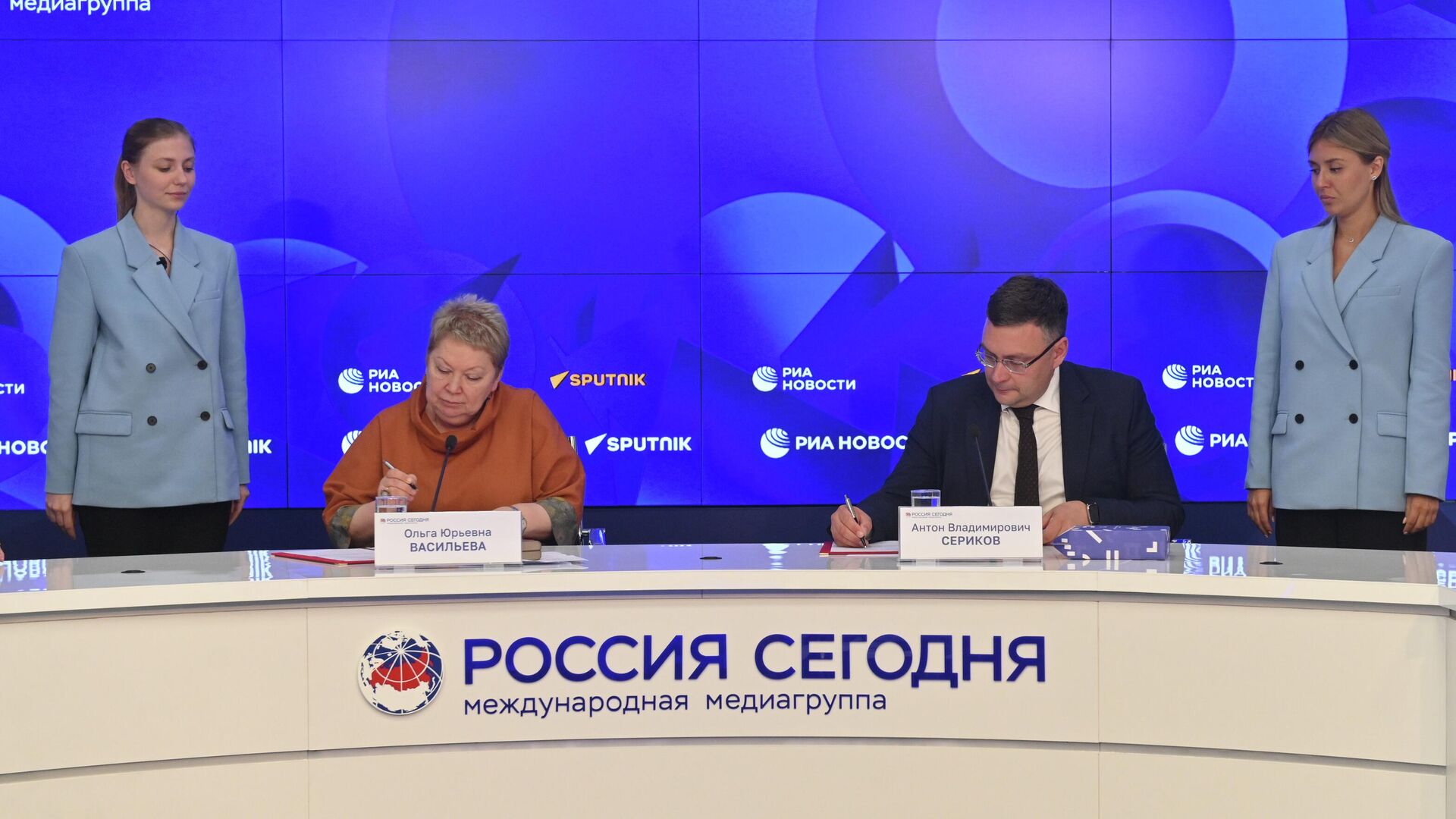 Церемония подписания соглашения о сотрудничестве и создании нового Научного центра РАО между Российской академией образования и Центром знаний Машук - РИА Новости, 1920, 10.06.2025