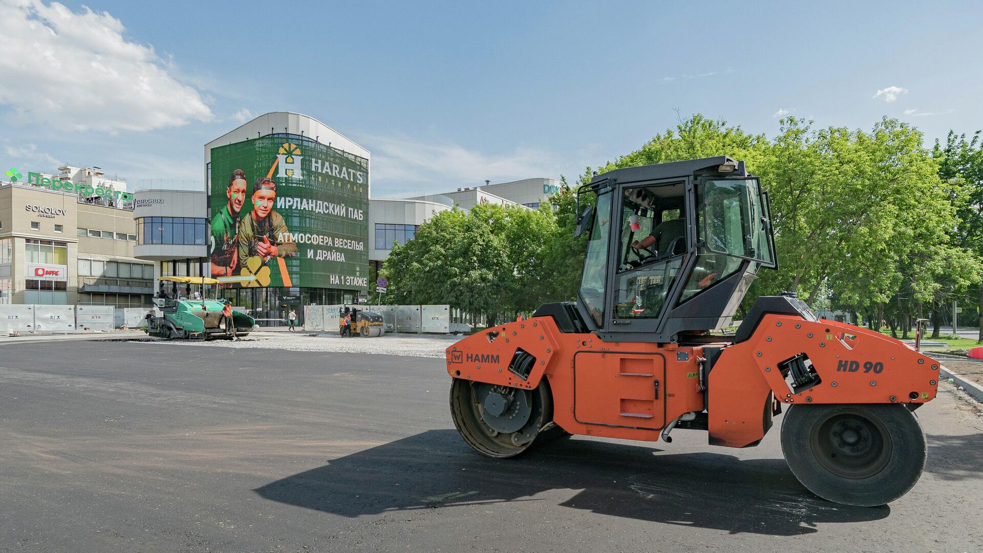Работы по благоустройству территорий - РИА Новости, 1920, 16.06.2025