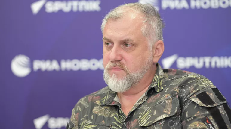 Научный сотрудник отдела археологии эпохи Великого переселения народов и раннего средневековья Института археологии РАН, начальник Орловского отряда Сейминско-Суджинской экспедиции Олег Радюш