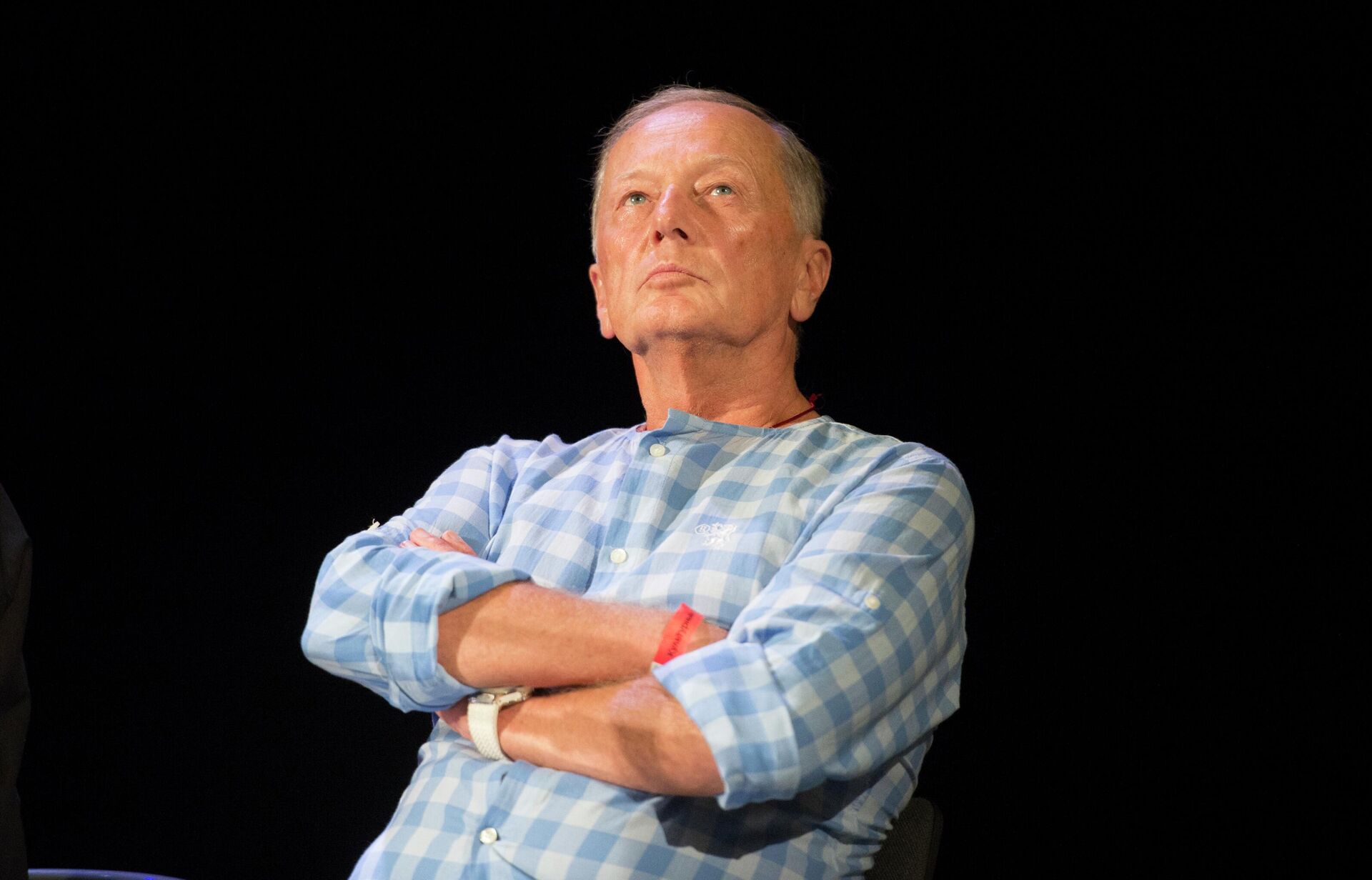 Писатель-сатирик Михаил Задорнов на творческом вечере поэта Евгения Евтушенко в Культурном центре ЗИЛ в Москве Писатель-сатирик Михаил Задорнов на творческом вечере поэта Евгения Евтушенко в Культурном центре ЗИЛ в Москве - РИА Новости, 1920, 15.08.2025