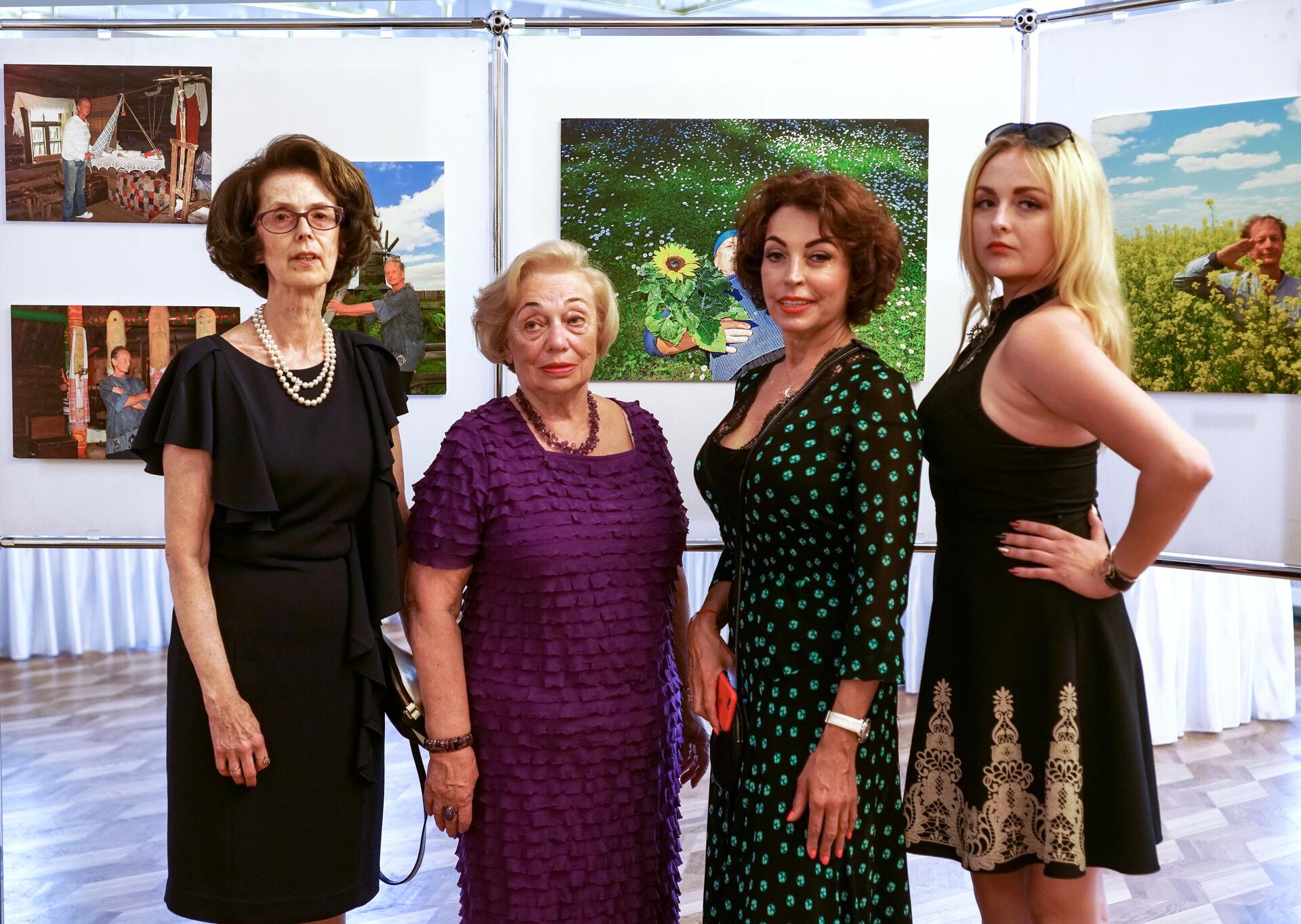 Велта Калнберзина, Людмила Задорнова, Елена Бомбина и Елена Задорнова на вечере памяти сатирика Михаила Задорнова в Доме Москвы - РИА Новости, 1920, 10.06.2025