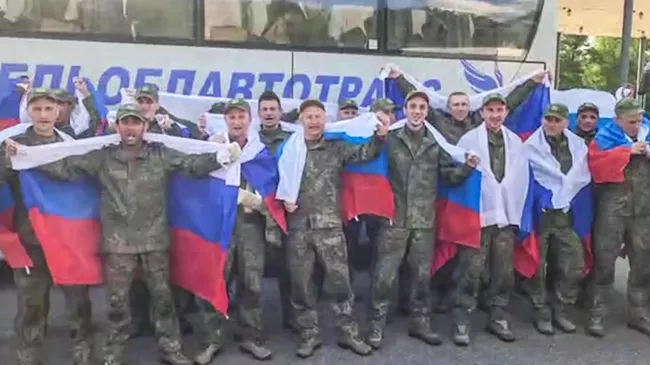 Российские военнослужащие, возвращенные из украинского плена. 10 июня 2025
