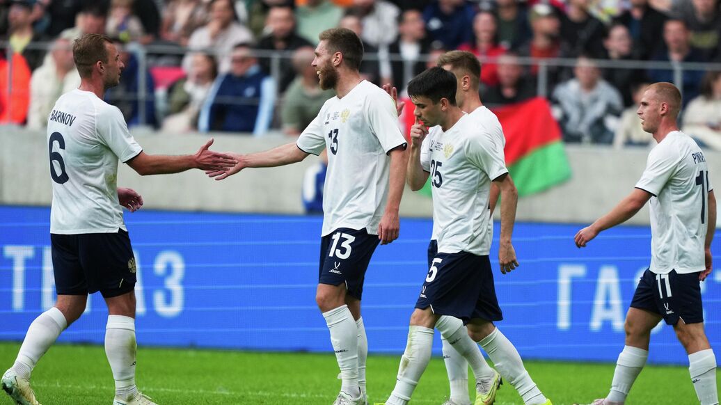 Сборная России разгромила белорусов, Гладышев оформил покер