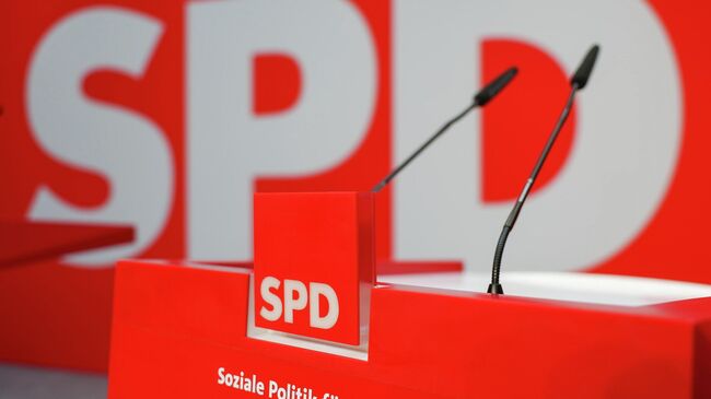 Символика партии социал-демократов Германии (СДПГ) на пресс-конференции