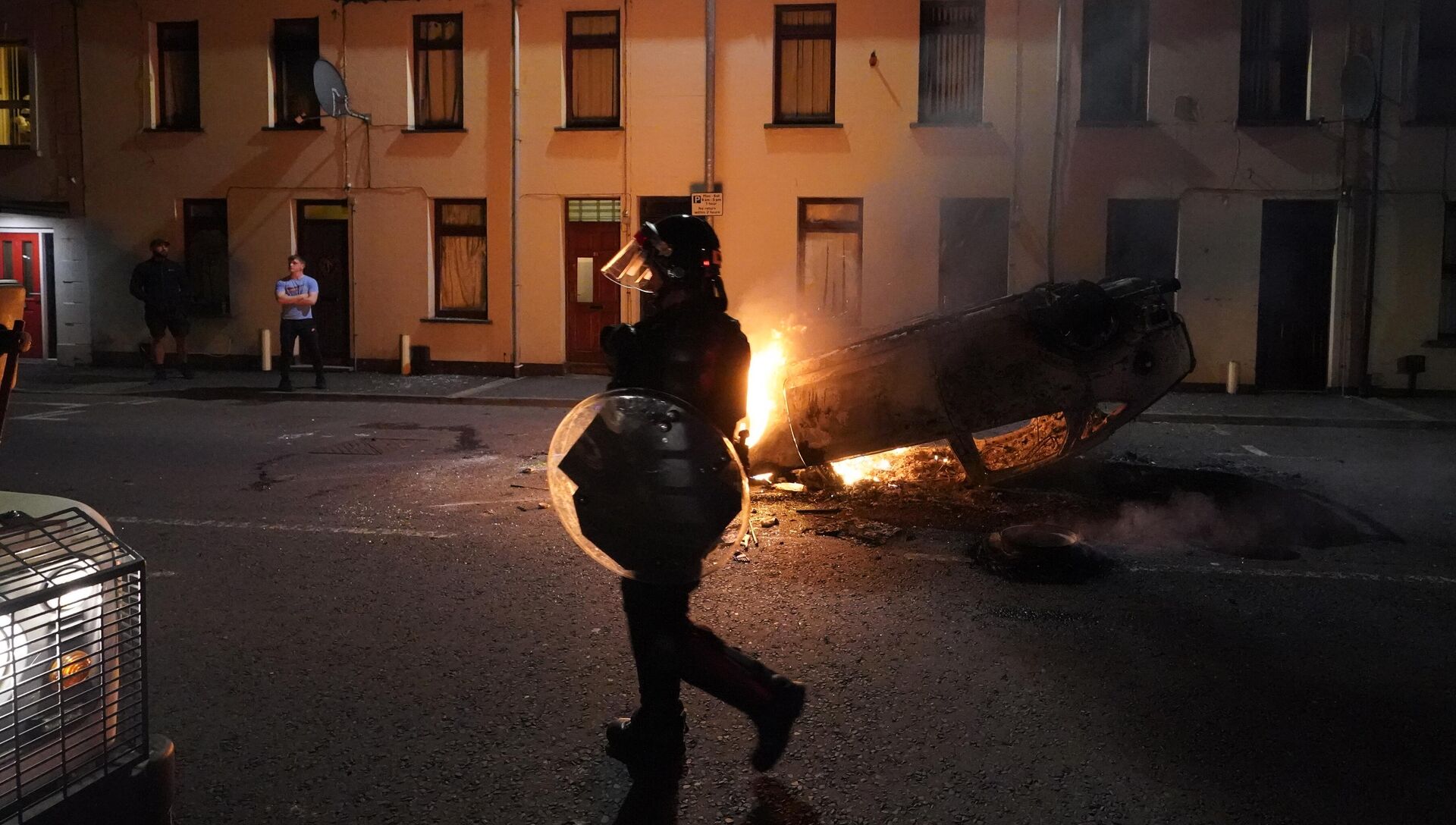 Полицейские во время беспордков в Баллимене - РИА Новости, 1920, 11.06.2025