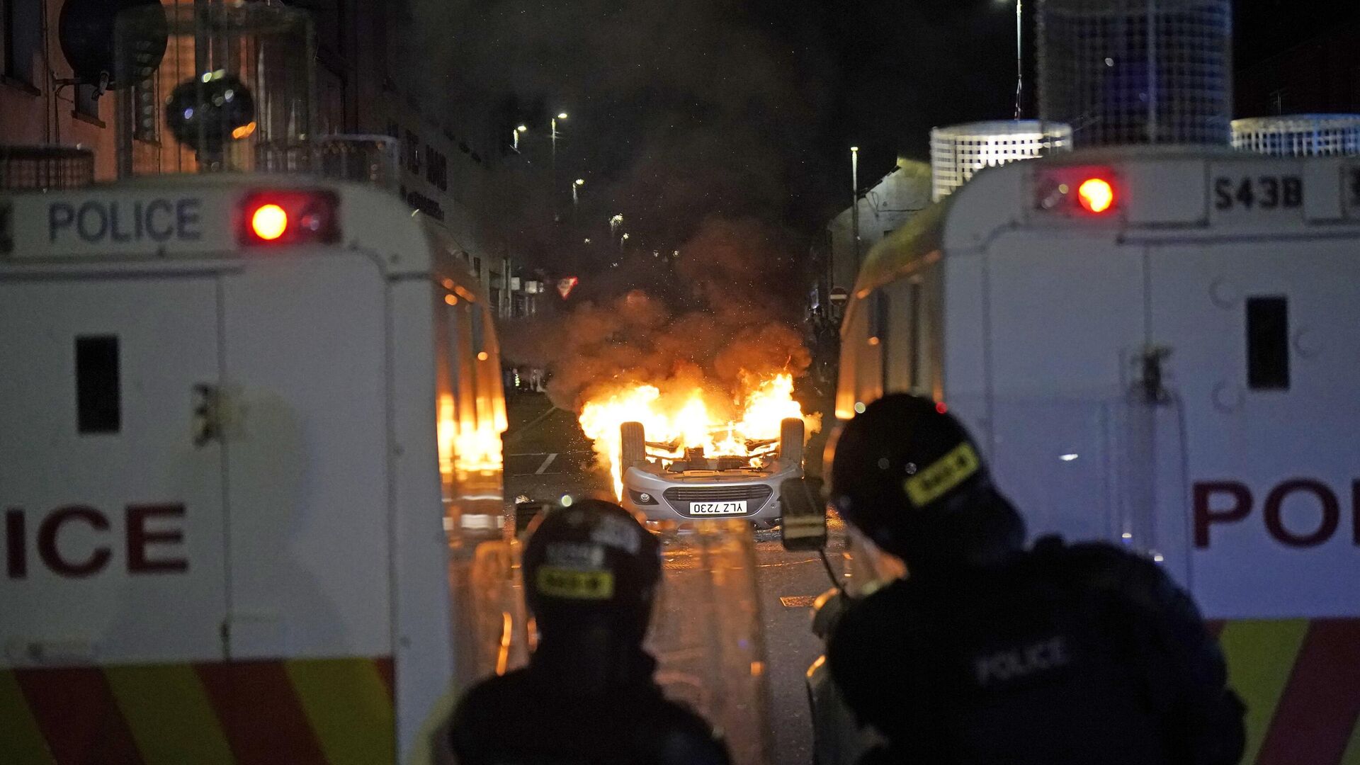 Полицейские во время беспорядков в Баллимене - РИА Новости, 1920, 11.06.2025