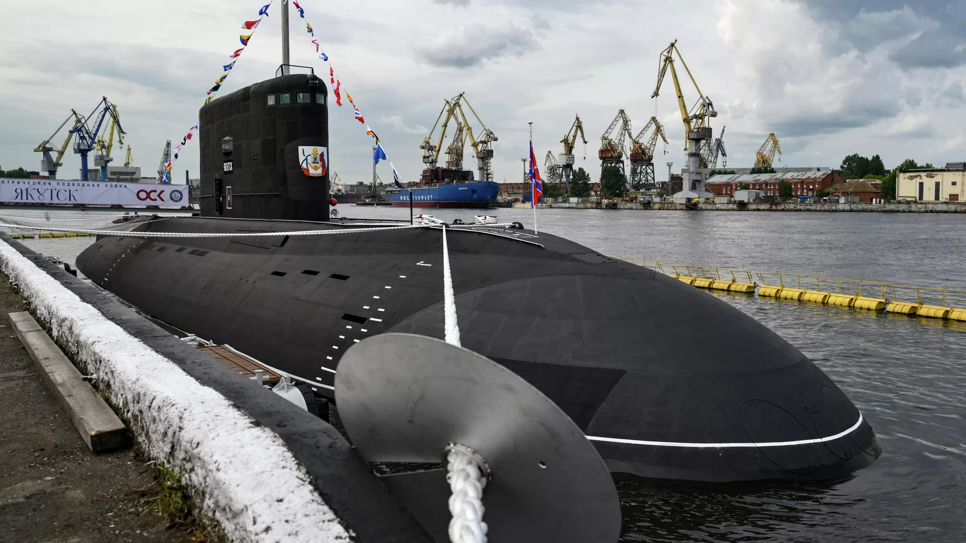 Подводная лодка проекта 636.3 Якутск на судостроительном заводе Адмиралтейские верфи в Санкт-Петербурге - РИА Новости, 1920, 11.06.2025
