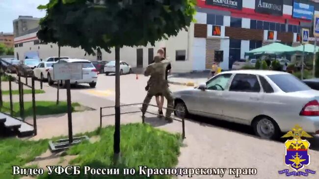 Задержание троих мужчин в возрасте 24-25 лет, которые пытались поджечь релейный шкаф на ж/д путях 