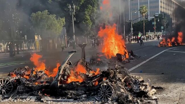 Обстановка на улицах Лос-Анджелеса во время протестов против миграционной политики